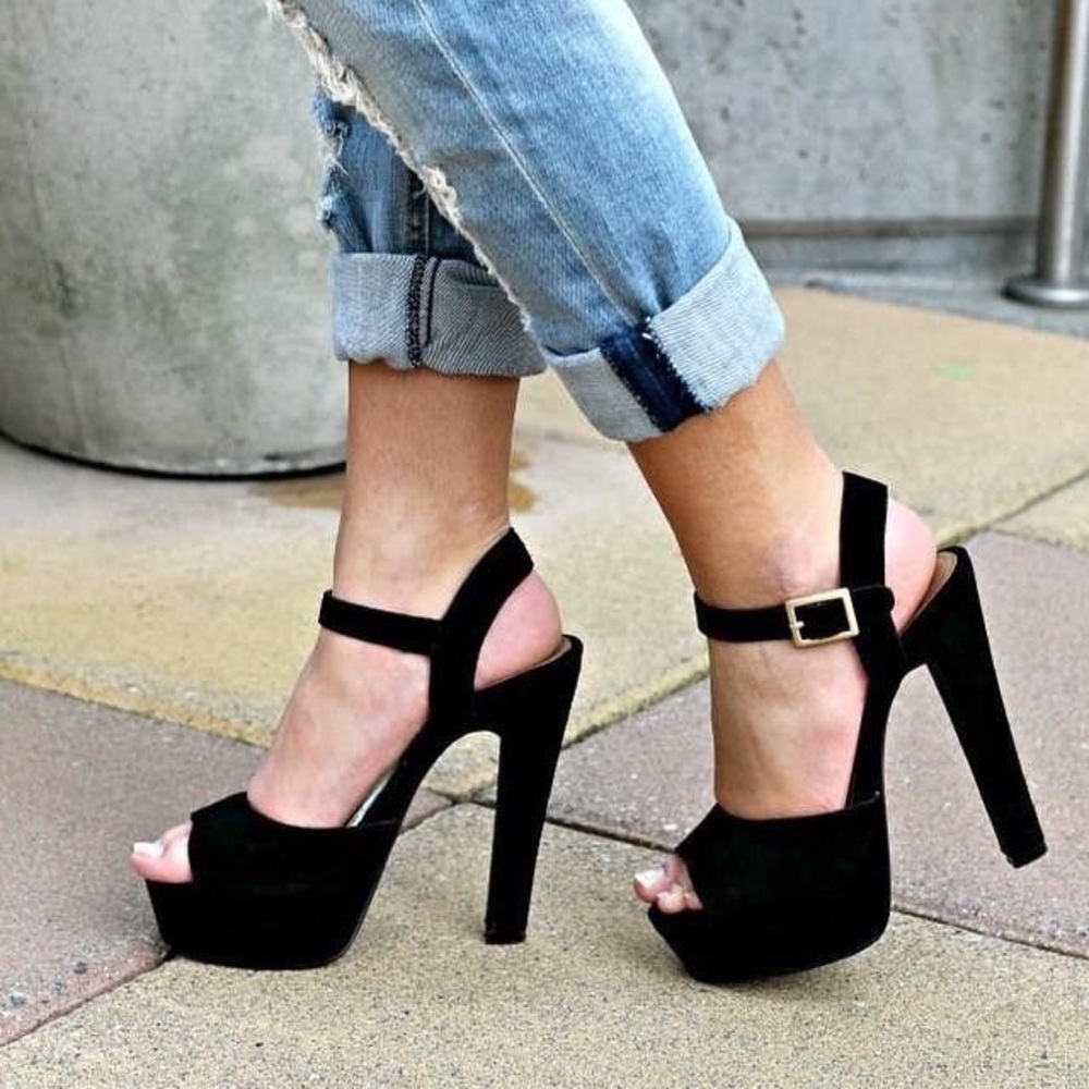 ❗️ SOLD ❗️Steve Madden dynamite black suede platforms 💥